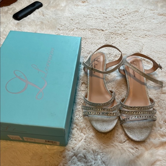 Lorraine Heels Silver Size 8 - Picture 1 of 3
